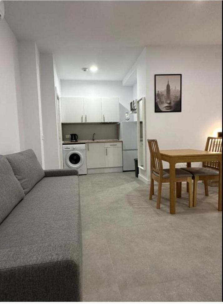 Estupendo Piso A 5 Min De La Estacion De Bus Y Tren Maria Zambrano Apartment Малага Екстериор снимка